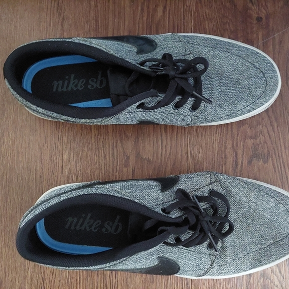 Men's Nikes size 11 - Picture 3 of 6